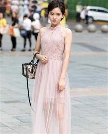 房产女销售冲业绩