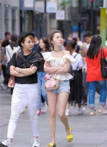 慧玉和两个老板