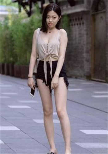 达叔涂鸦高铁女乘务视频
