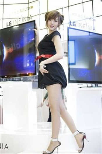 极品美女挺胸翘屁