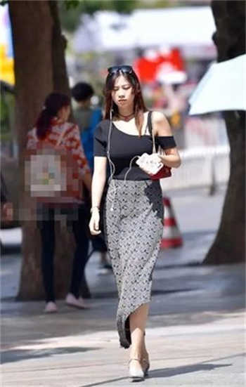 和妹妹打扑克
