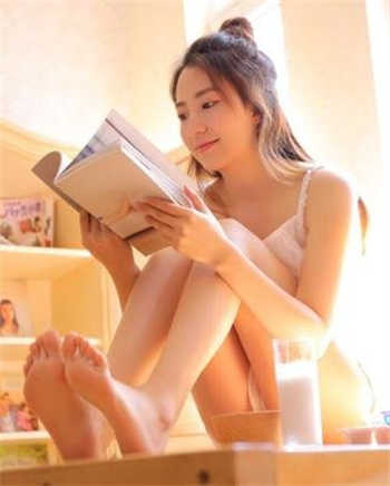 裙子脱到膝盖趴好挨打