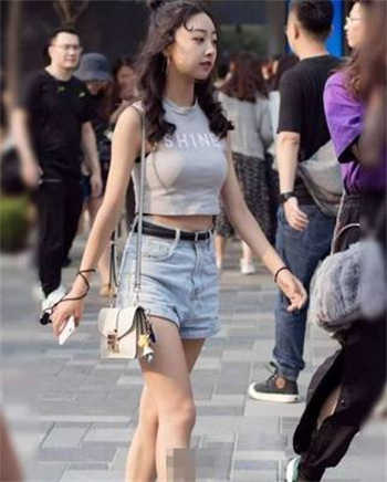 一女子为免房租使用美人计