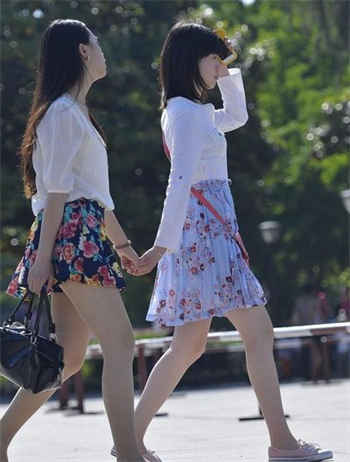 在菜园上班妻子