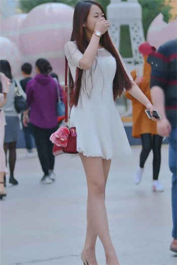 在银行上班的老婆聚会