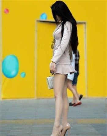 父母训练莹莹憋尿