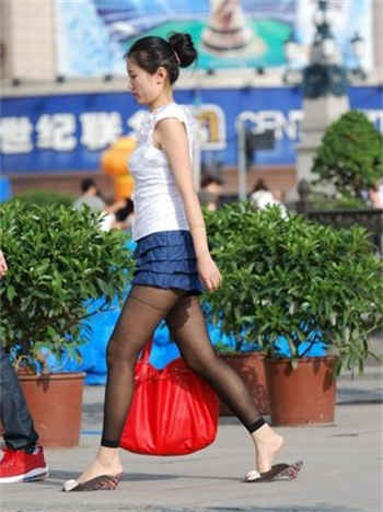 我和老攻睡棺材肉车截图