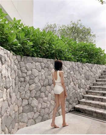 吴梦梦穿着旗袍去粉丝家
