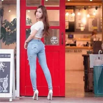 一个人孤独抽烟的说说