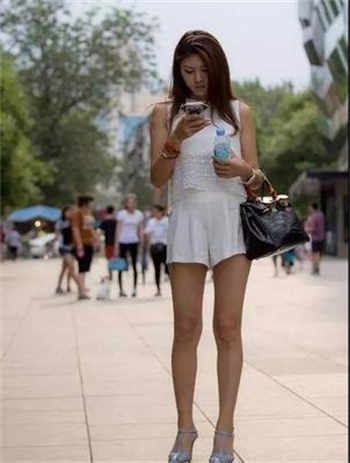 小母猫丶中国