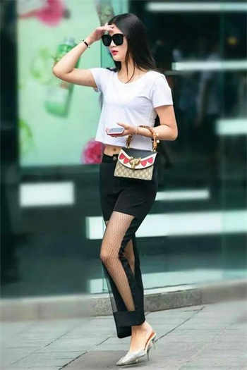 绿巨人和寡姐的gif梗