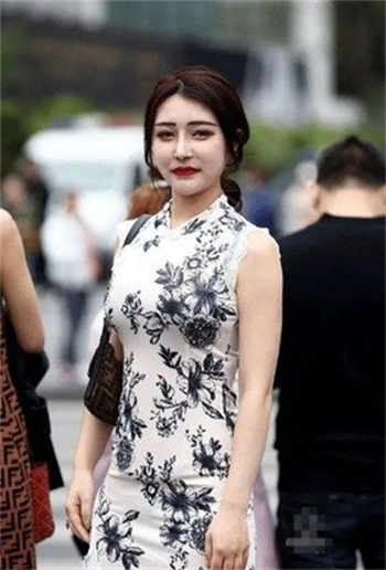 妻子说参加同学聚会