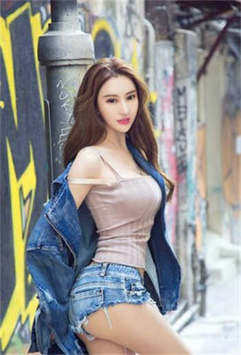 绿巨人和寡姐的gif梗