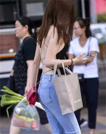 直接免费看情侣打扑克安卓