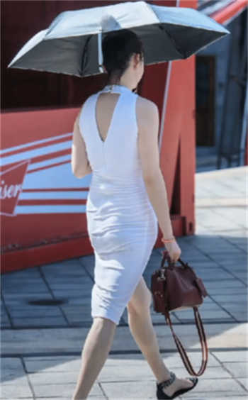 王妃逃婚王爷用藤条打